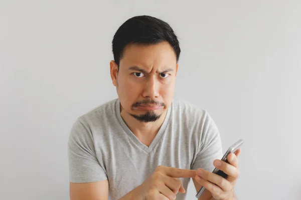 Man feels hate and disgusted with what show on the smartphone. — Stock Photo, Image