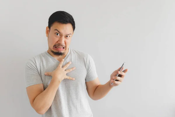 Man feels hate and disgusted with what show on the smartphone. — Stock Photo, Image