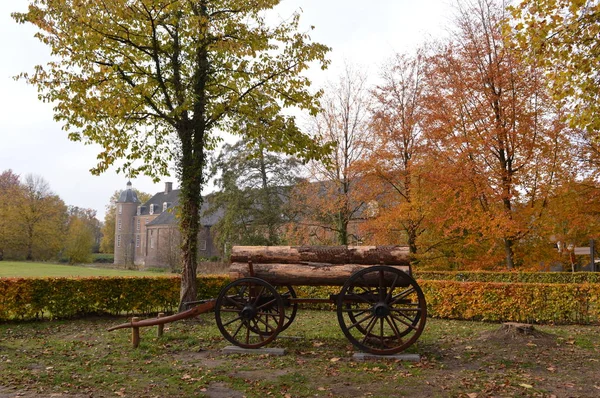 Velho Carro Árvores Moda Perto Castelo Slangenburg Achterhoek Outono — Fotografia de Stock