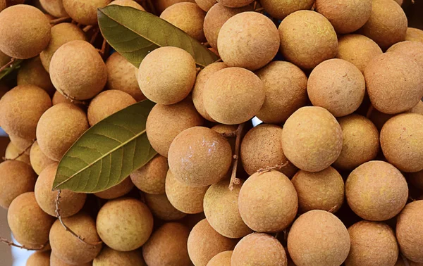 Piyasada taze longan meyve. longan meyve veya kelengkeng meyve ayrıntıları kadar yakın.