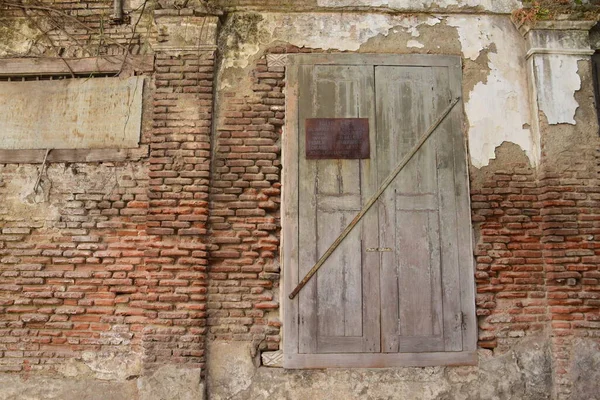 The gate in the old building, the classic old building