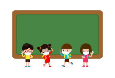 Yeni normal yaşam tarzı konsepti için okula dönen tıbbi maskeli çok kültürlü öğrenciler karikatür karakterlerinin yanında duruyorlar. Çocuklar ve arkadaşları Virüs Koronavirüs Korunması Koronavirüsü 19