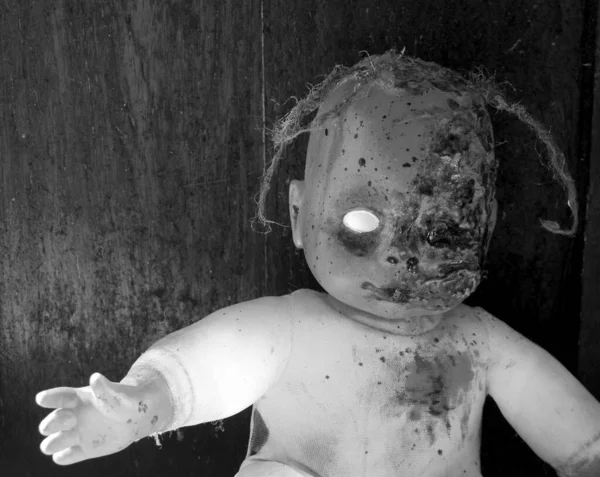 Muñeca Sangrienta Espeluznante Concepto Halloween Primer Plano Los Niños Fantasma — Foto de Stock