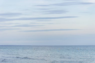 Fotoğraf akşam deniz ufuk gösterir. Odessa, Ukrayna.