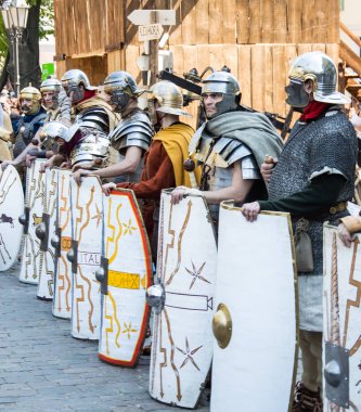 Paskalya tiyatro prodüksiyonu. Awesome oyunculuk oyunu. İsa Mesih'in ihaneti, ölümü ve dirilişi. Yahudiler, Romalı askerler, İsa'nın ve İsa'nın müritleri. Olaylar Odessa şehrinin merkez caddesinde gerçekleşecek, Ukrayna, Nisan 27, 2019.