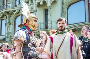 Paskalya tiyatro prodüksiyonu. Awesome oyunculuk oyunu. İsa Mesih'in ihaneti, ölümü ve dirilişi. Yahudiler, Romalı askerler, İsa'nın ve İsa'nın müritleri. Olaylar Odessa şehrinin merkez caddesinde gerçekleşecek, Ukrayna, Nisan 27, 2019.