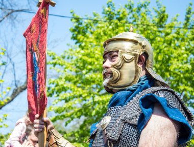 Paskalya tiyatro prodüksiyonu. Awesome oyunculuk oyunu. İsa Mesih'in ihaneti, ölümü ve dirilişi. Yahudiler, Romalı askerler, İsa'nın ve İsa'nın müritleri. Olaylar Odessa şehrinin merkez caddesinde gerçekleşecek, Ukrayna, Nisan 27, 2019.