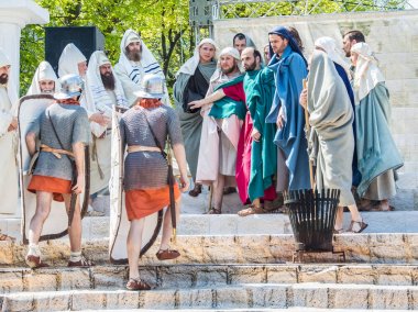 Paskalya tiyatro prodüksiyonu. Awesome oyunculuk oyunu. İsa Mesih'in ihaneti, ölümü ve dirilişi. Yahudiler, Romalı askerler, İsa'nın ve İsa'nın müritleri. Olaylar Odessa şehrinin merkez caddesinde gerçekleşecek, Ukrayna, Nisan 27, 2019.