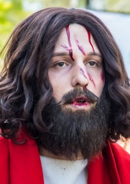 Paskalya tiyatro prodüksiyonu. Awesome oyunculuk oyunu. İsa Mesih'in ihaneti, ölümü ve dirilişi. Yahudiler, Romalı askerler, İsa'nın ve İsa'nın müritleri. Olaylar Odessa şehrinin merkez caddesinde gerçekleşecek, Ukrayna, Nisan 27, 2019.