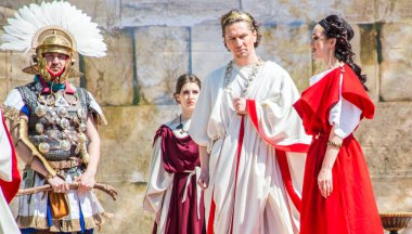 Paskalya tiyatro prodüksiyonu. Awesome oyunculuk oyunu. İsa Mesih'in ihaneti, ölümü ve dirilişi. Yahudiler, Romalı askerler, İsa'nın ve İsa'nın müritleri. Olaylar Odessa şehrinin merkez caddesinde gerçekleşecek, Ukrayna, Nisan 27, 2019.