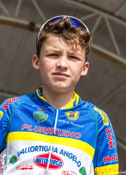 2019年5月19日 ウクライナ オデサ市 イベント 自転車の日 自転車 大人と子供 彼らの肖像画 スポーツバイクに乗る人々 ステージ上の受賞者 — ストック写真