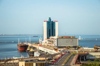 Odessa City, Ukrayna, Primorsky Bulvarı, 18 Mayıs 2019. Şehir merkezinde konser. Gönüllüler, güvenlik, konser veren insanlar. Konserziyaretçileri, seyirciler. Müzisyenler ve şarkıcılar. Portreler.