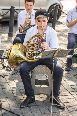 Odessa City, Ukrayna, Yunan meydanı, 18 Mayıs 2019. Odessa halkı Aile Günü'nü kutlayarak Odessa'nın merkezinden geçti. Marsh farklı mezheplerden rahipler tarafından ziyaret edildi. Portreler.