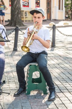 Odessa City, Ukrayna, Yunan meydanı, 18 Mayıs 2019. Odessa halkı Aile Günü'nü kutlayarak Odessa'nın merkezinden geçti. Marsh farklı mezheplerden rahipler tarafından ziyaret edildi. Portreler.