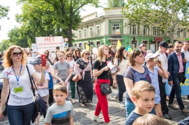 Odessa City, Ukrayna, Yunan meydanı, 18 Mayıs 2019. Odessa halkı Aile Günü'nü kutlayarak Odessa'nın merkezinden geçti. Mart farklı mezheplerden rahipler tarafından ziyaret edildi. Portreler.