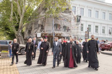 Odessa City, Ukrayna, Yunan meydanı, 18 Mayıs 2019. Odessa halkı Aile Günü'nü kutlayarak Odessa'nın merkezinden geçti. Mart farklı mezheplerden rahipler tarafından ziyaret edildi. Portreler.