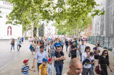 Odessa City, Ukrayna, Yunan meydanı, 18 Mayıs 2019. Odessa halkı Aile Günü'nü kutlayarak Odessa'nın merkezinden geçti. Mart farklı mezheplerden rahipler tarafından ziyaret edildi. Portreler.