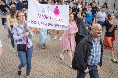 Odessa City, Ukrayna, Yunan meydanı, 18 Mayıs 2019. Odessa halkı Aile Günü'nü kutlayarak Odessa'nın merkezinden geçti. Mart farklı mezheplerden rahipler tarafından ziyaret edildi. Portreler.