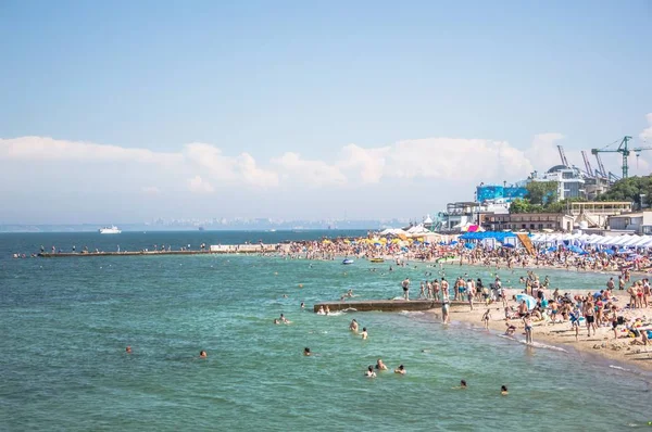 Landscape. Beaches with resting and swimming people. — Stock Photo, Image