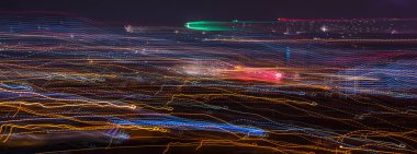 Şehir üzerinde Yılbaşı günü Firework. 