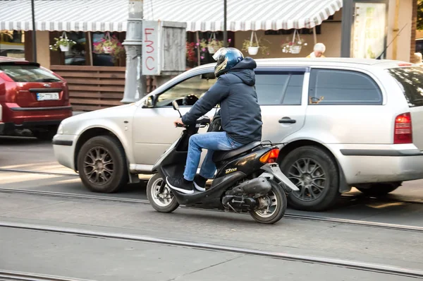 People going to work by bike. Street, road, cars. — Stock Photo, Image