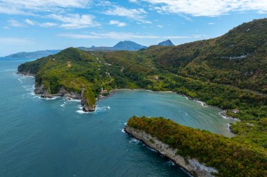 Gideros Körfezi, Korsanların antik çağlarda sığındığı ve meydanın doğal limanı olan Ceneviz 'in izlerini taşıyor. Cide, Kastamonu, Türkiye