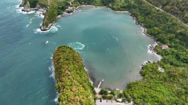 Gideros Körfezi, Korsanların antik çağlarda sığındığı ve meydanın doğal limanı olan Ceneviz 'in izlerini taşıyor. Cide, Kastamonu, Türkiye