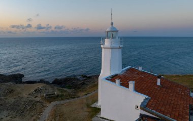 Sinop 'taki Inceburun Deniz Feneri. Hindi. Inceburun Türkiye 'nin en kuzey noktasıdır. İnsansız hava aracı ile hava saldırısı.