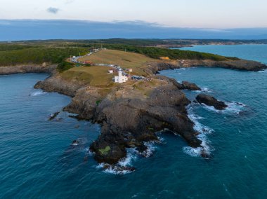 Sinop 'taki Inceburun Deniz Feneri. Hindi. Inceburun Türkiye 'nin en kuzey noktasıdır. İnsansız hava aracı ile hava saldırısı.