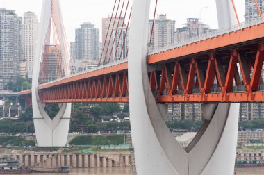 Chongqing ışığında Dongshuimen Köprüsü