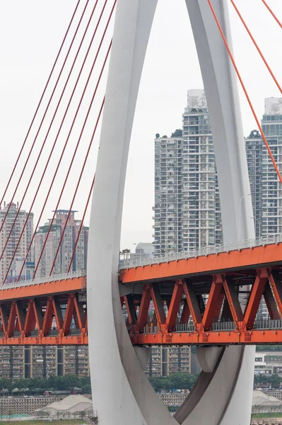 Pont DongShuiMen en plein jour à Chongqing — Photo