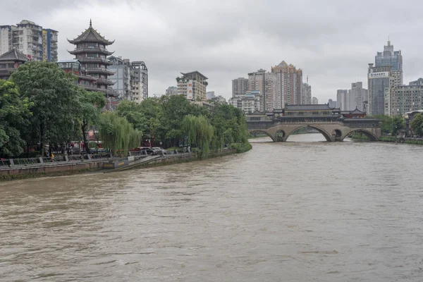 Chengdu Çin yaz sel