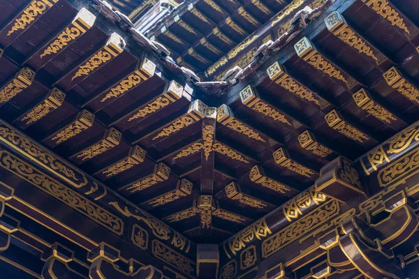 Detalhes tradicionais da arquitetura chinesa no templo BaoLunSi Chongqing — Fotografia de Stock