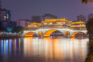 Chengdu Anshun köprüden gece Jin Nehri