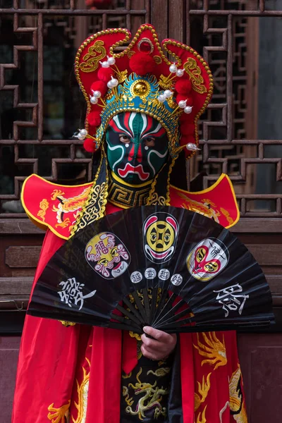 Portrait of a yound man dressed in Sichuan Opera traditional costume — Stock Photo, Image
