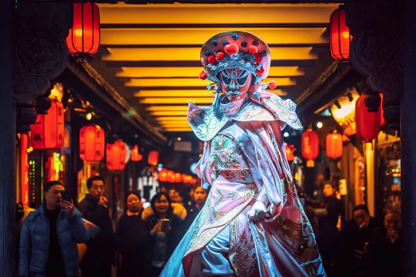 Sichuan opera face-changing actress in Chengdu — Stock Photo, Image