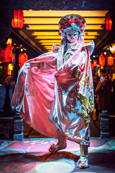 Sichuan opera face-changing actress in Chengdu — Stock Photo, Image