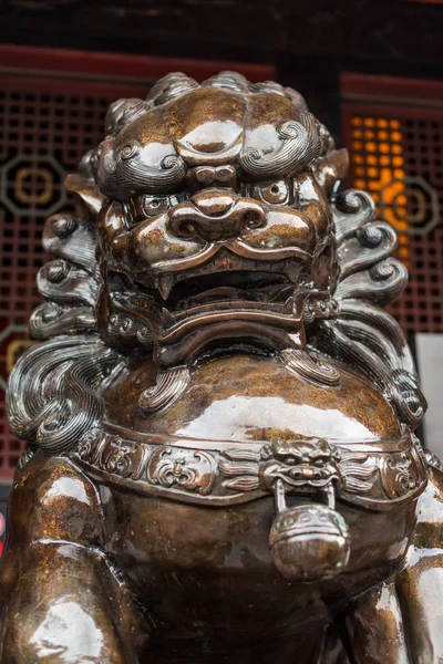 Estatua de león de bronce en China —  Fotos de Stock