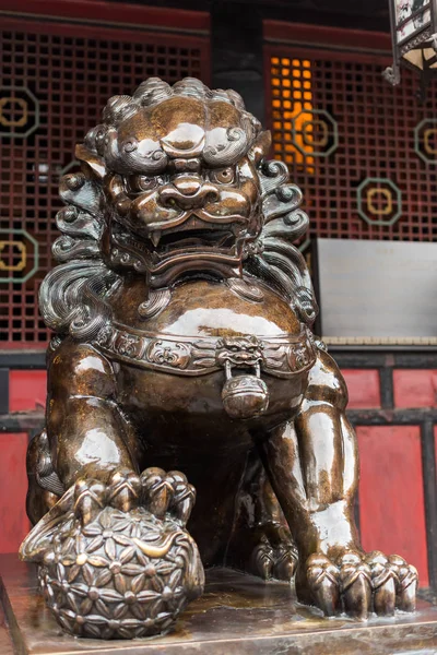 Estatua de león de bronce en China —  Fotos de Stock