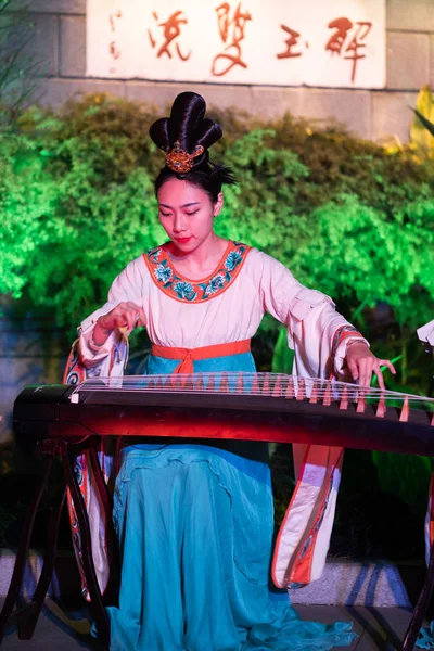 Tradycyjnych chińskich kobiet muzyków i tancerzy — Zdjęcie stockowe