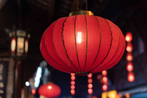 Group of red chinese lanterns illuminated at night — Stock Photo, Image