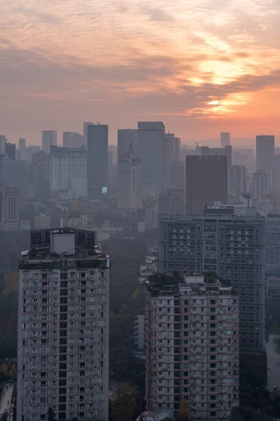 Chengdu cityscape widok z lotu ptaka o wschodzie słońca — Zdjęcie stockowe