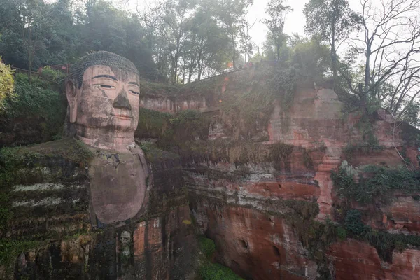 सिचुआन चीन में लेशान विशाल बुद्ध — स्टॉक फ़ोटो, इमेज