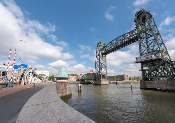 Kolosální železniční most Koningshaven-de Hef-v Rotterdamu, Nizozemsko — Stock fotografie
