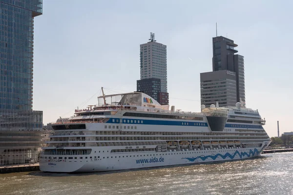 Výletní plavby s papírenskou v Rotterdamu — Stock fotografie