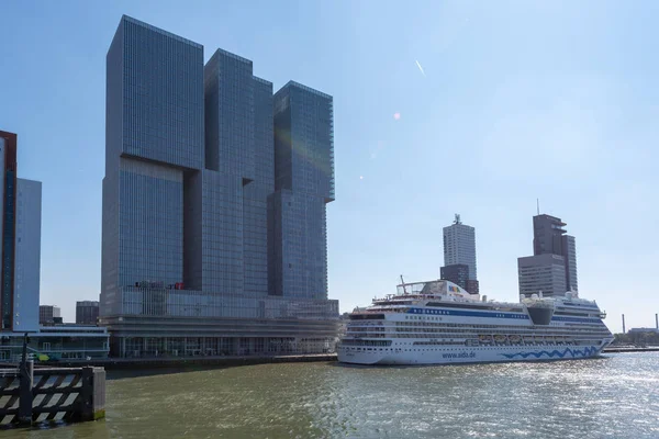 Výletní plavby s papírenskou v Rotterdamu — Stock fotografie