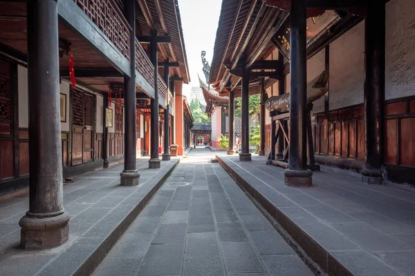 Wenshu buddhist monastery alley in Chengdu, China — 스톡 사진