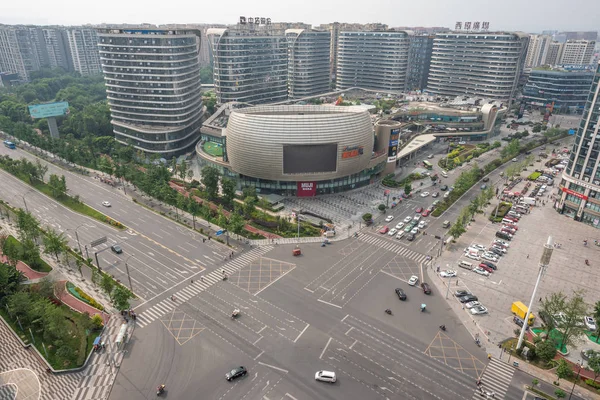 Centro comercial y vista aérea de cruce en Chengdu, China — Foto de Stock