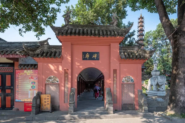 成都、中国の温州仏教僧院のエントリ — ストック写真