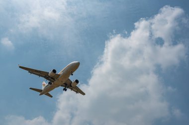 Tibet Havayolları Airbus A321 gökyüzüne karşı ticari uçak